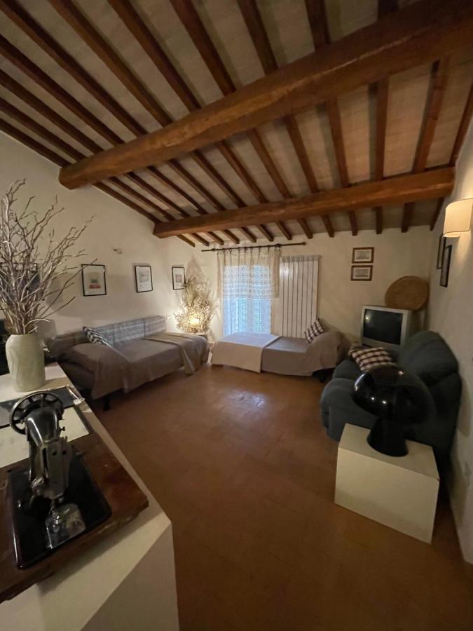 Lo Chalet Immerso Nella Natura Villa Montefalco Kültér fotó